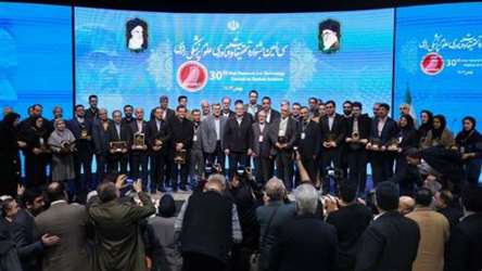 دریافت لوح تقدیر و تندیس از رئیس جمهور توسط دکتر حسین کارگر مدیر کمیته تحقیقات دانشجویی دانشگاه